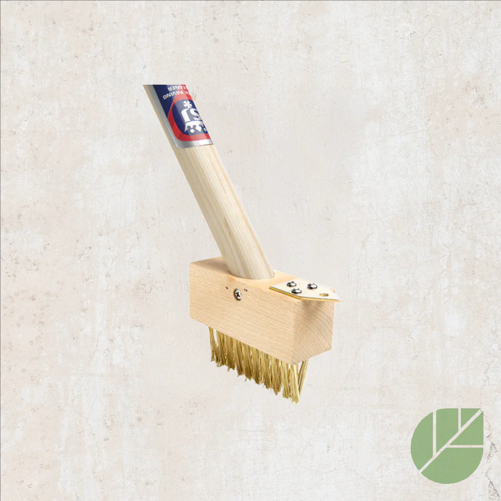 Balai nettoyeur de pavés en bois